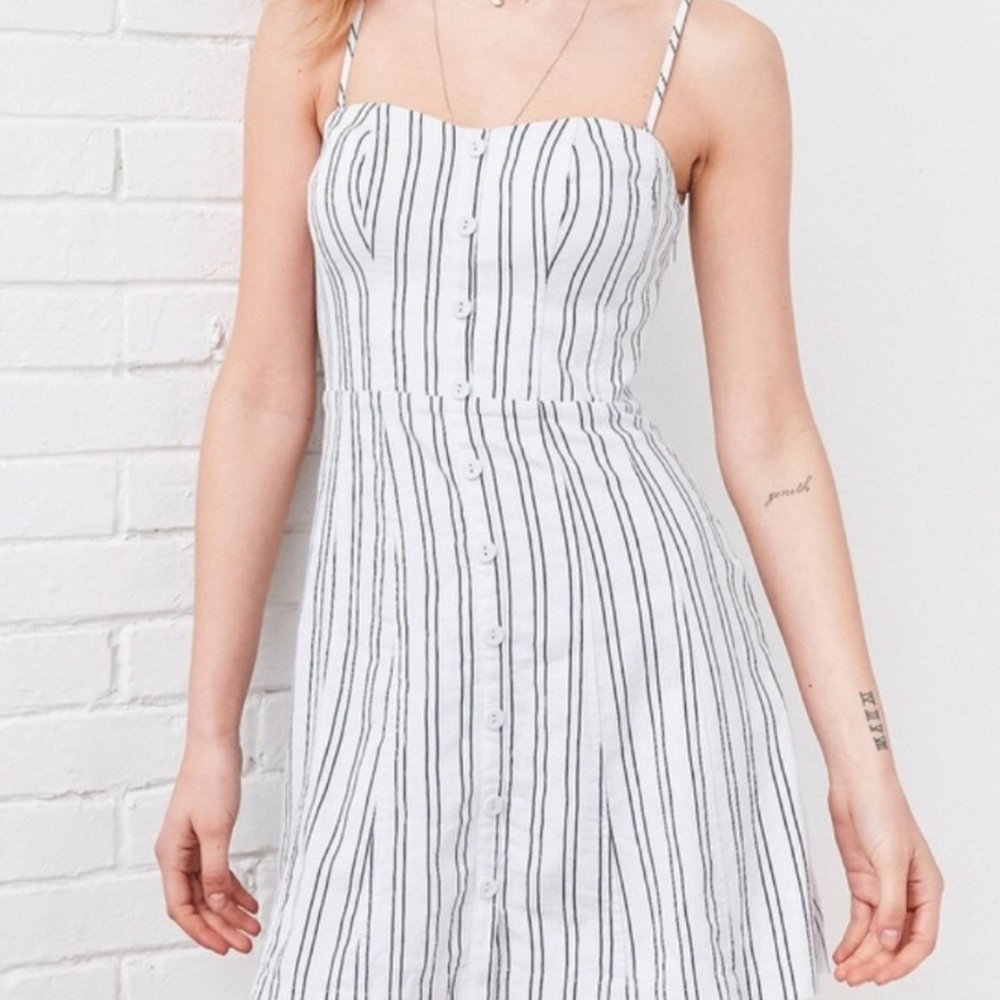 UO Kimchi Blue Lilyanna Linen Buttondown Dress